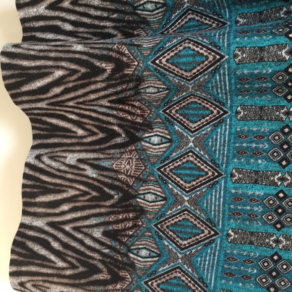 Tribal turquoise/black/gray, cutout back. Very soft.Lightweight. Poly/spandex. - Picture 5 of 6